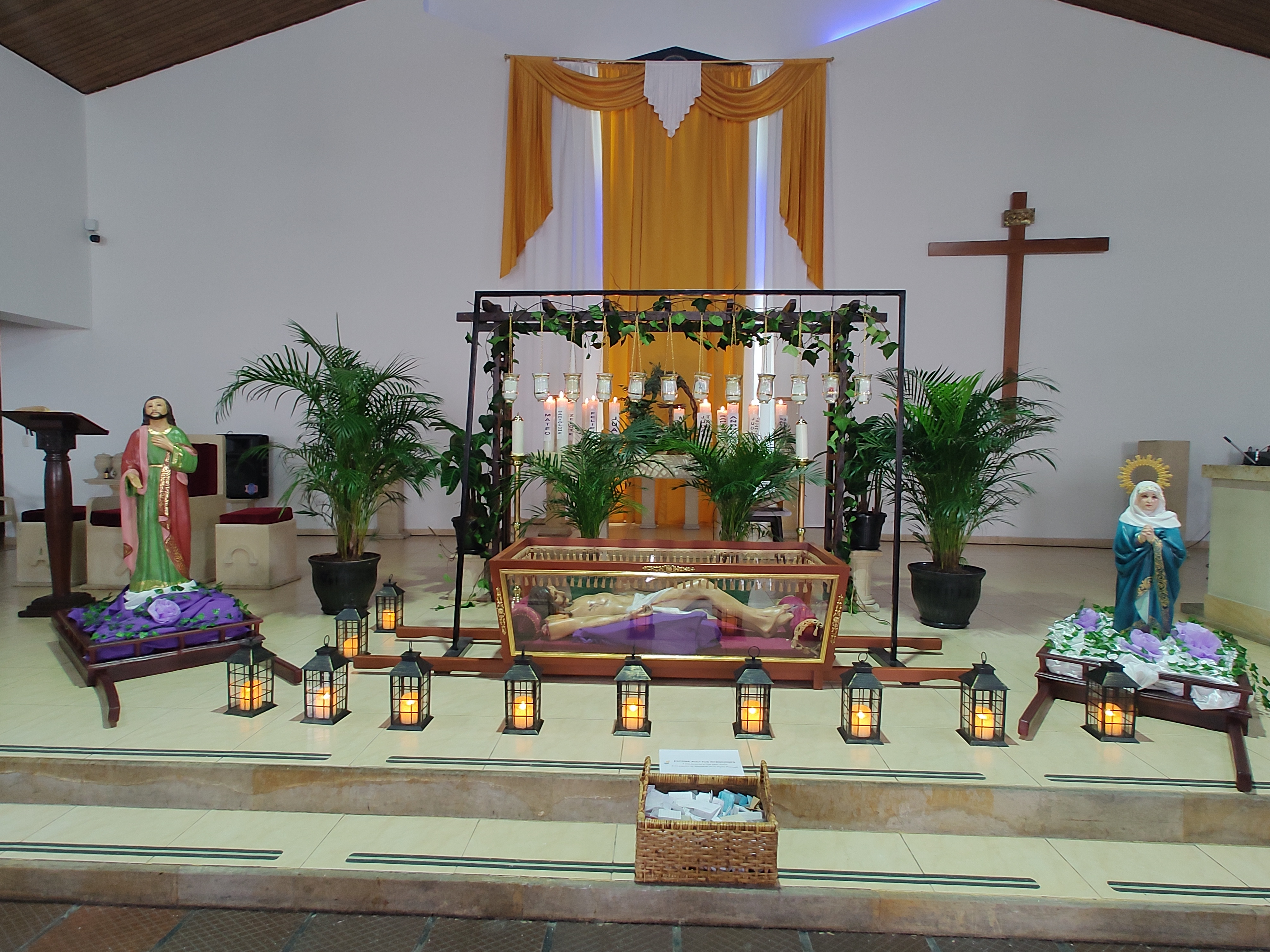 santo sepulcro la virgen y san Juan