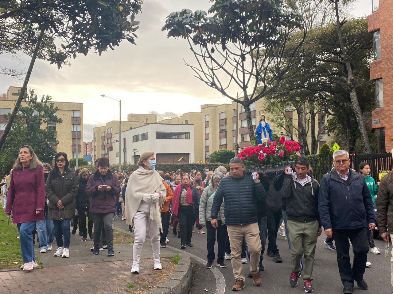 Rosario de la Aurora 02081