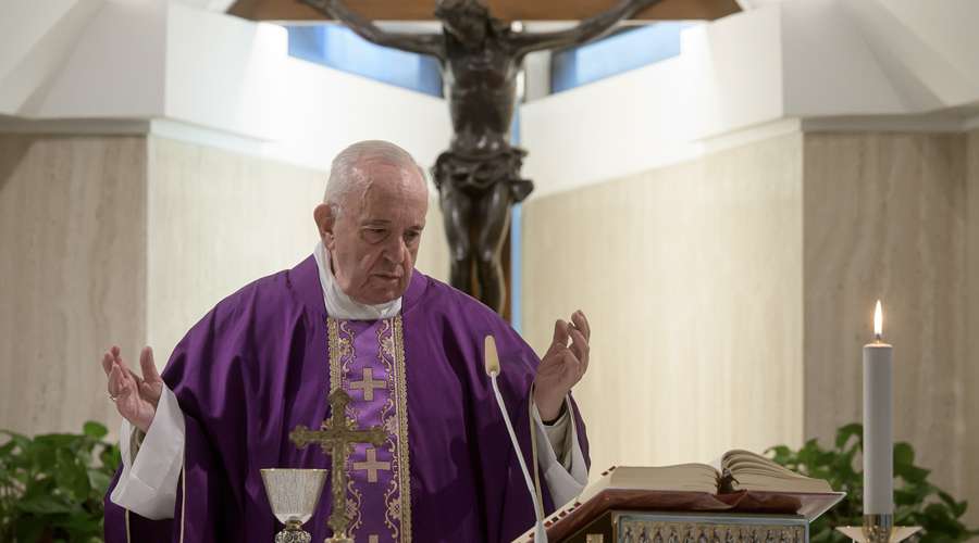 https://arquimedia.s3.amazonaws.com/256/varias/papafrancisco-misacasasantamarta-16marzo2020-vaticanmediajpg.jpg