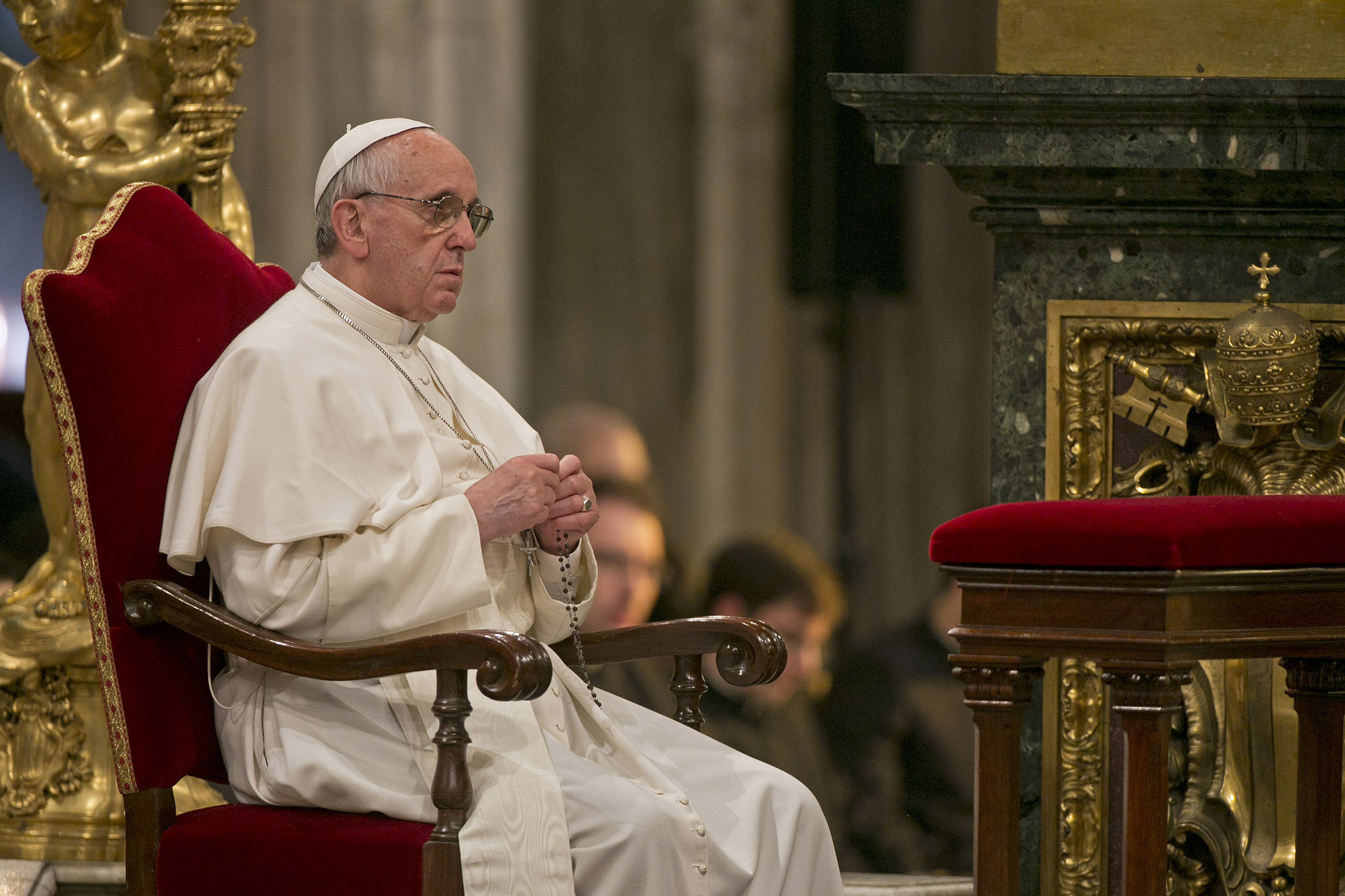 https://arquimedia.s3.amazonaws.com/1/nicolas/papa-francesco-recita-il-rosario-a-santa-maria-maggiorejpg.jpg