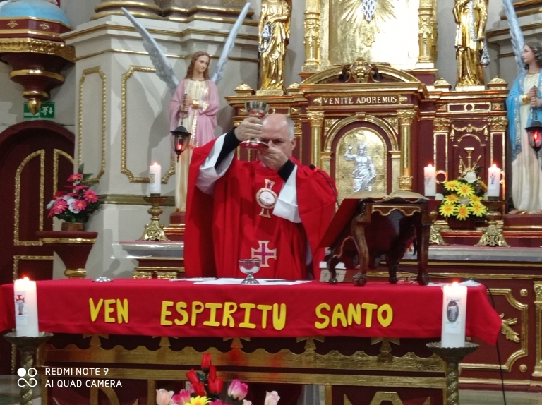 Eucaristía en la Vigilia de Pentecostés.