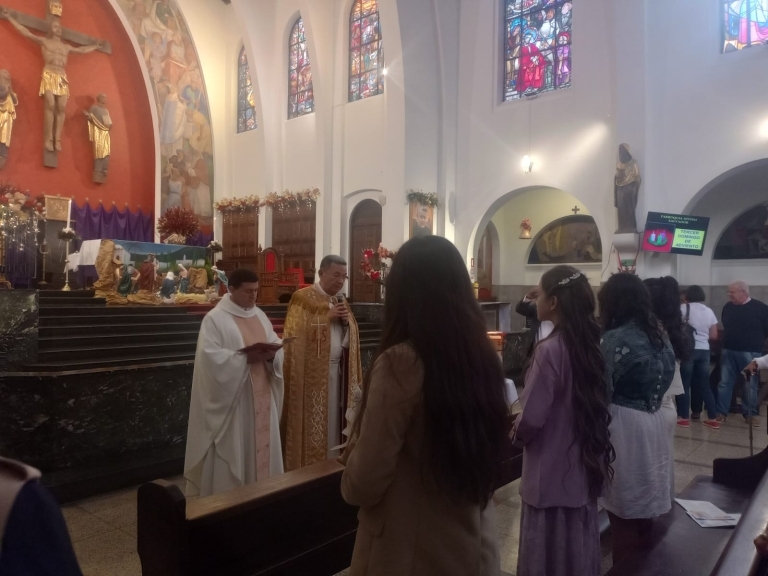 Monseñor se dio cercano a los jovenes