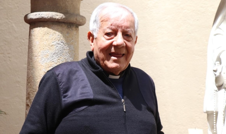 Padre Rogelio qepd