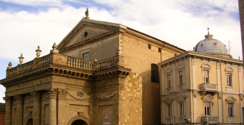 https://arquimedia.s3.amazonaws.com/27/formacion/basilica-di-lancianojpg.jpg